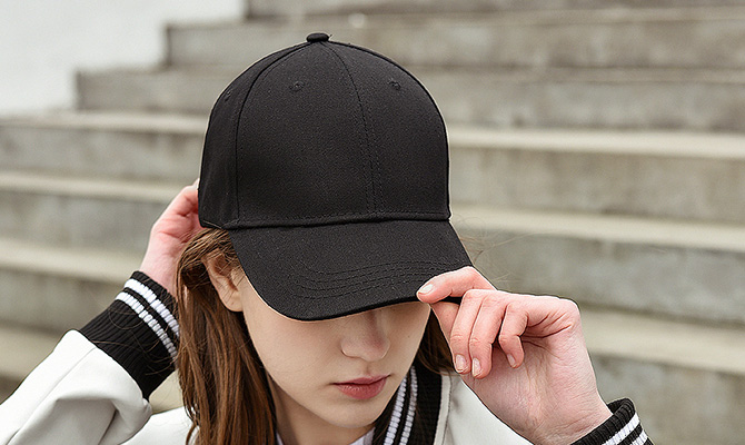 帽子很難選擇，那是根據(jù)自己頭型定制帽子